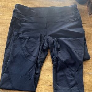 LULULEMON Black Athletic Leggings with lots of waist pockets.
